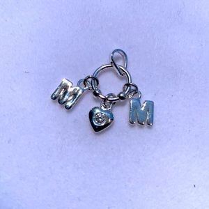 925 solid Sterling silver me&mom pendant.